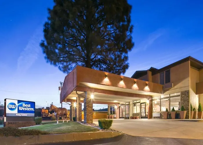 Hotel Western Pony Soldier & Flagstaff