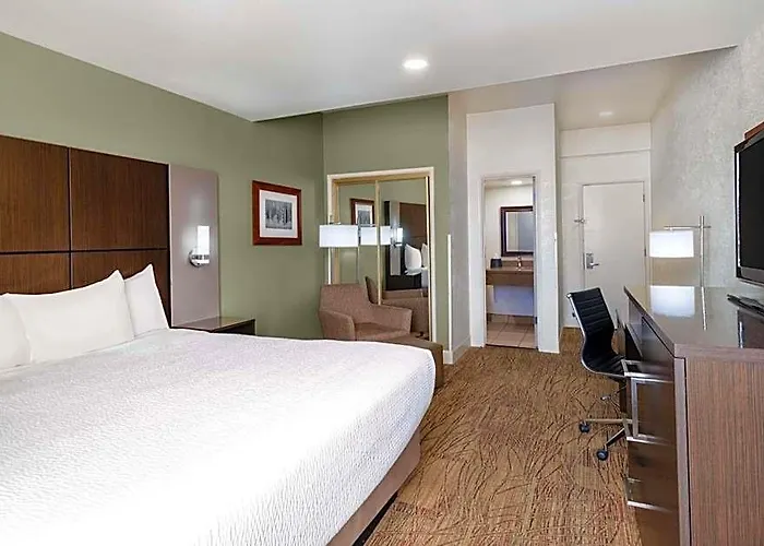 Hotel Western Pony Soldier & Flagstaff